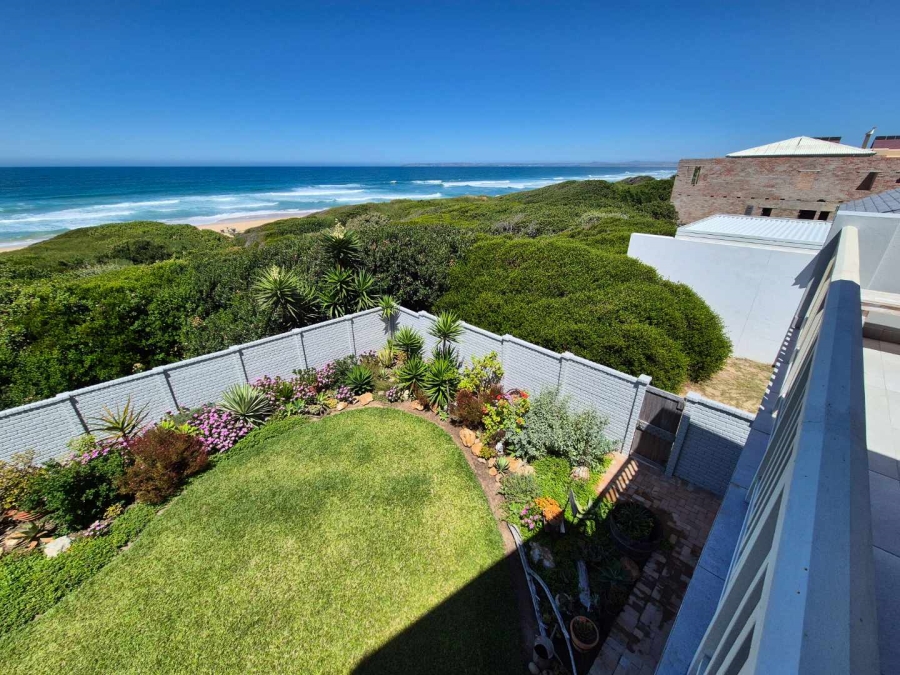 6 Bedroom Property for Sale in Outeniqua Strand Western Cape